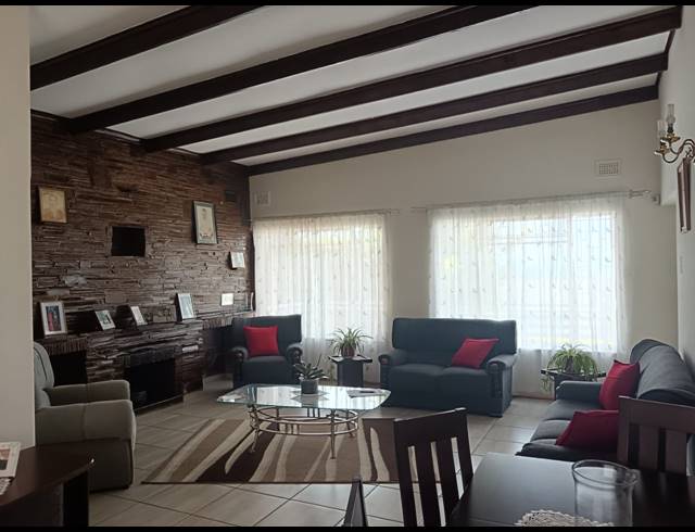 4 BEDROOM HOUSE FOR SALE IN WOODLANDS